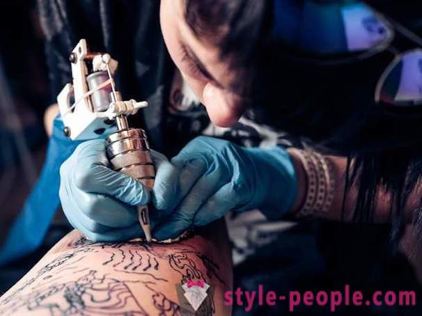 Intimní tetování: proces, péče a fotografie