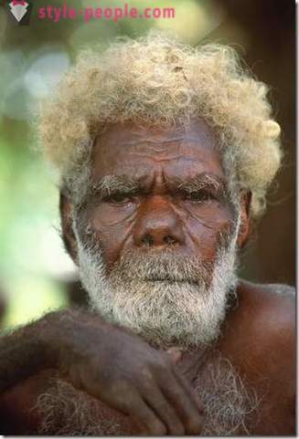 Příběh z černých obyvatel Melanésie s blond vlasy