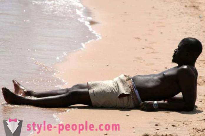 Proč Afričané mají tmavou pleť, pokud je rychle zahřeje na slunci?