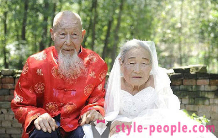 Po 80 letech manželství, pár konečně svatební focení