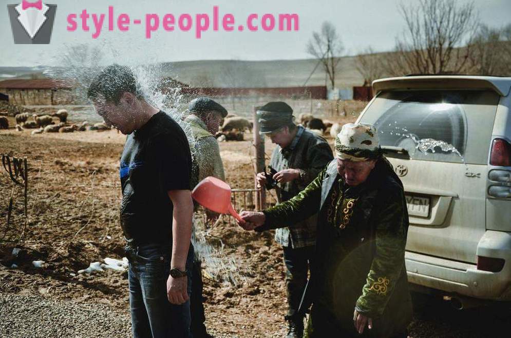 West fotograf strávil dva měsíce na návštěvě kazašské šamana