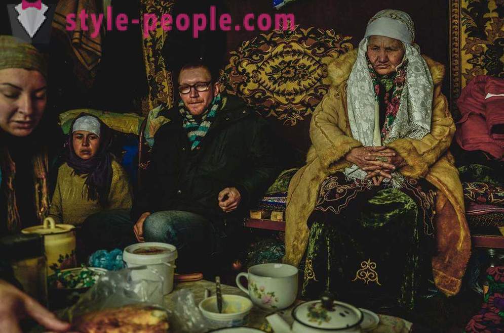 West fotograf strávil dva měsíce na návštěvě kazašské šamana