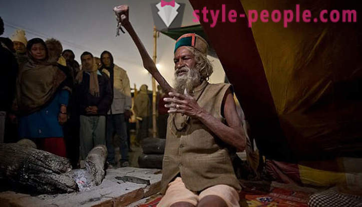 Hindu drží ruku tady po dobu 43 let