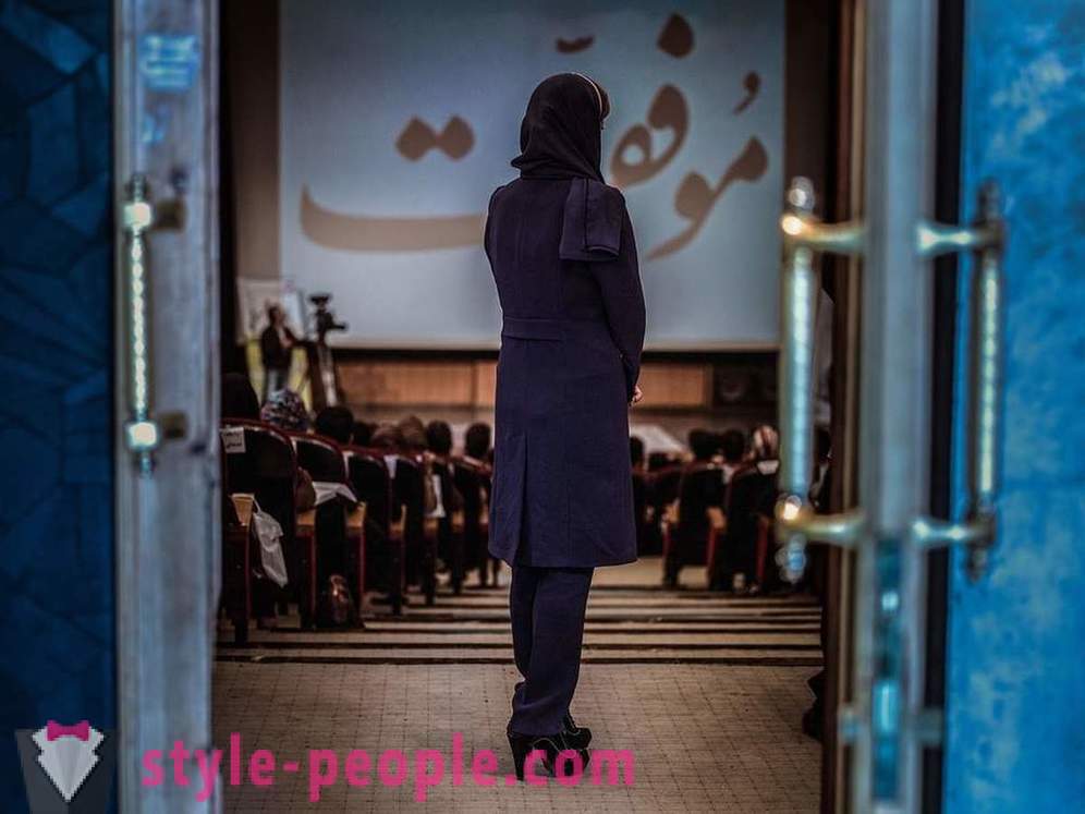 Islám, cigarety a Botox - každodenní život žen v Íránu