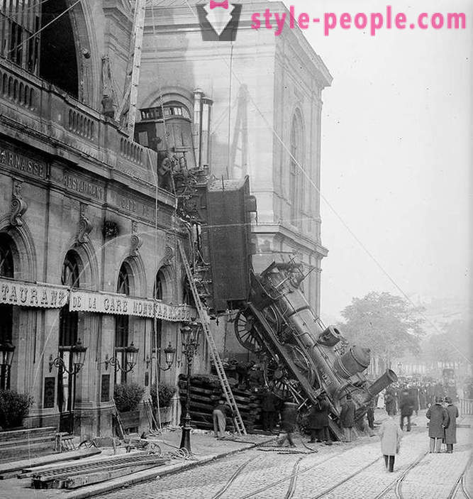 Troska vlaku na nádraží Montparnasse v roce 1895