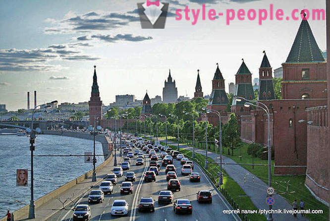 Jak se v 10 směrech dálnice v centru Moskvy