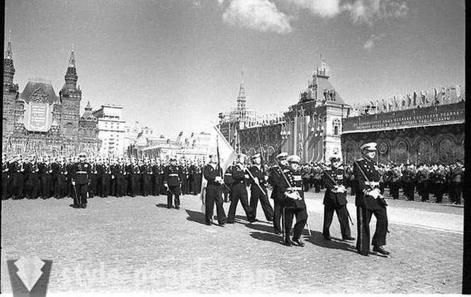 Průvod na Rudém náměstí 1. května 1951