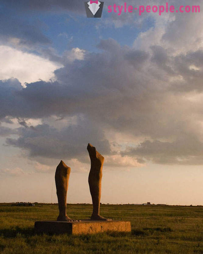 10 nejbizarnější a podivné sochy na světě