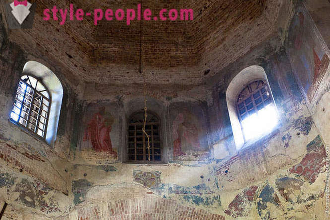 Opuštěných kostelů a fresky v regionu Lipetsk