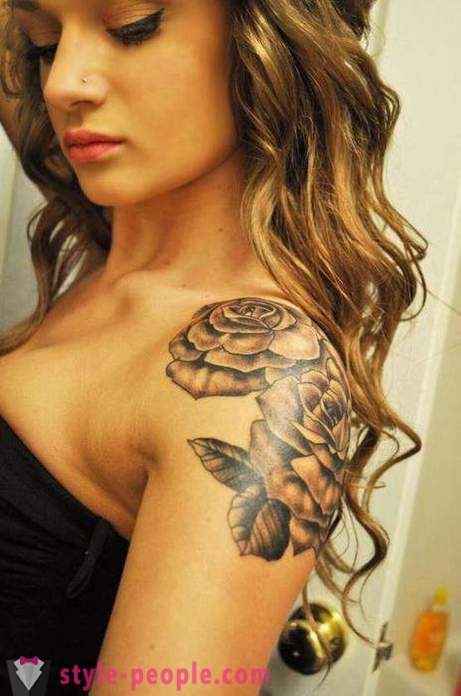 Krásné tetování pro dívky na rameni