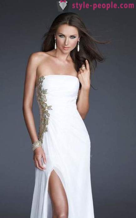 Bílé šaty na podlaze - stylový outfit