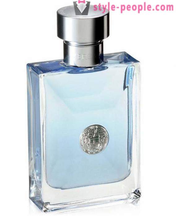 Bohatý výběr parfémů takových slavných značek jako „Versace“. parfém pro muže
