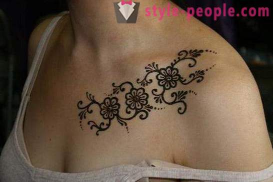 Tetování na její klíční kosti pro muže a ženy