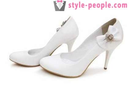 Bílé boty pro módy