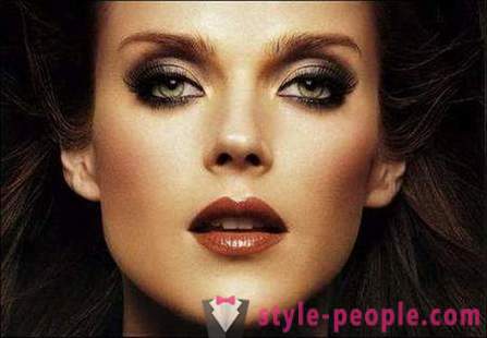 Perfektní make-up: důraz na zelené oči